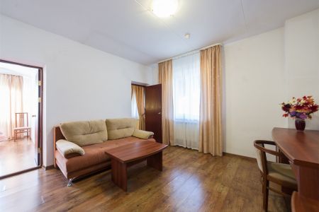 Люкс 4-местный 3-комнатный